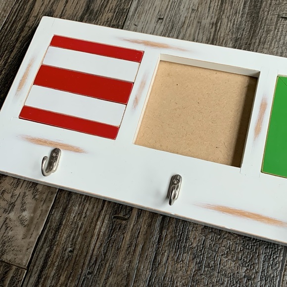 Frame w/hooks - Picture 2 of 6